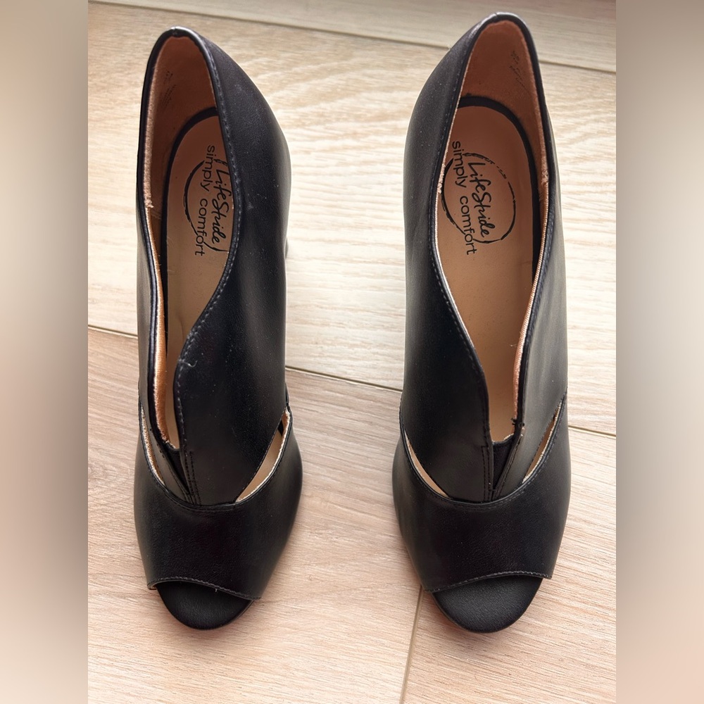 Life Stride Elegant Black Peep Toe Heels
